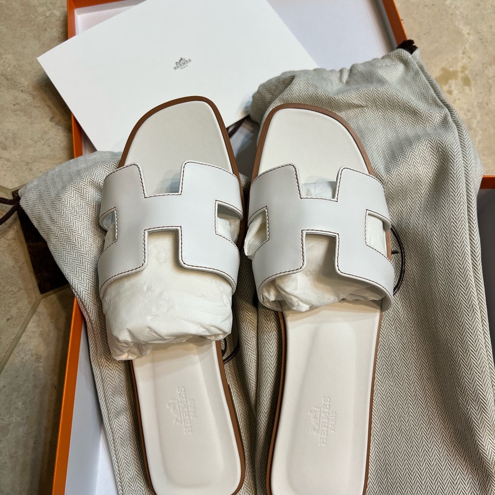 White leather Hermès Oran sandals size 40.5